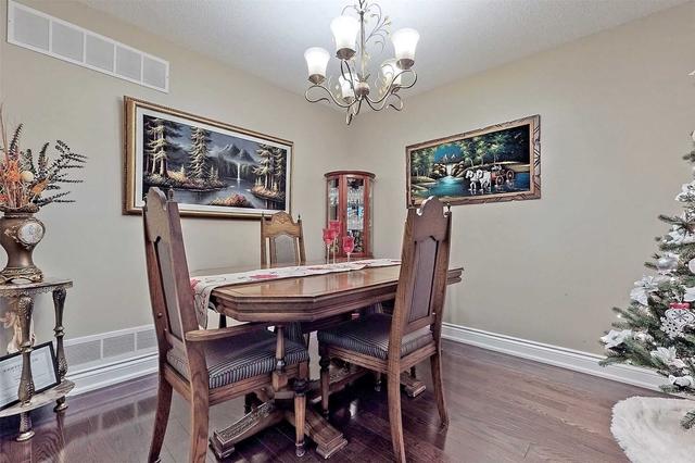 149 Albany Dr, House semidetached with 3 bedrooms, 2 bathrooms and 5 parking in Vaughan ON | Image 3