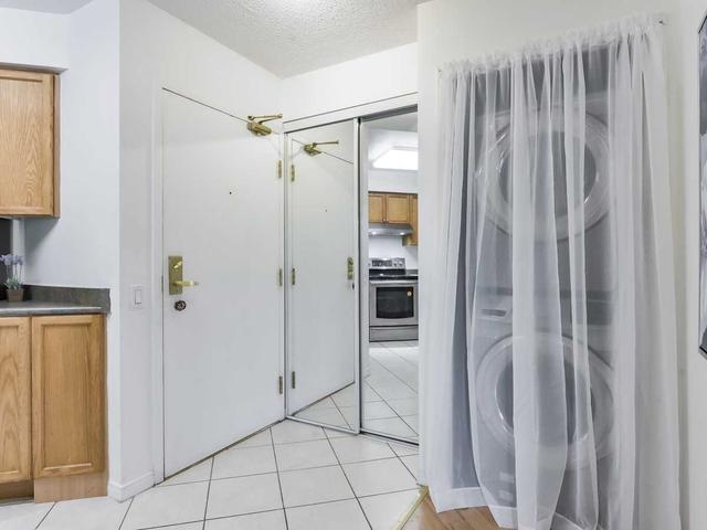 305 - 5 Emerald Lane, Condo with 2 bedrooms, 1 bathrooms and 1 parking in Vaughan ON | Image 16