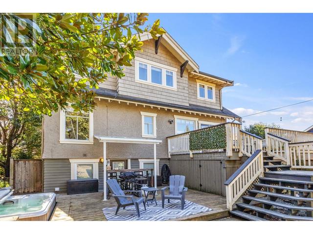 448 W 14th Street, House detached with 6 bedrooms, 3 bathrooms and 4 parking in North Vancouver BC | Image 32
