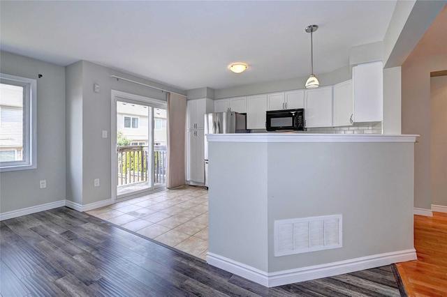 172 Chase Cres, House attached with 3 bedrooms, 2 bathrooms and 3 parking in Cambridge ON | Image 5