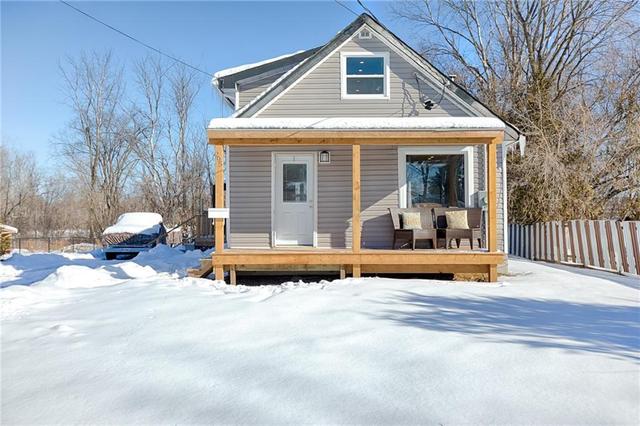 295 Julien Street, House detached with 2 bedrooms, 1 bathrooms and 4 parking in Pembroke ON | Image 1