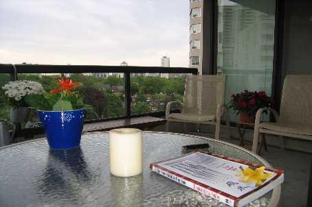 1001 - 30 Holly St, Condo with 2 bedrooms, 2 bathrooms and 1 parking in Toronto ON | Image 3