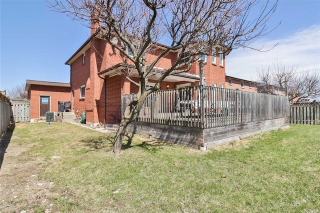 25 Ravenhill Cres, House detached with 4 bedrooms, 4 bathrooms and 12 parking in Markham ON | Image 25
