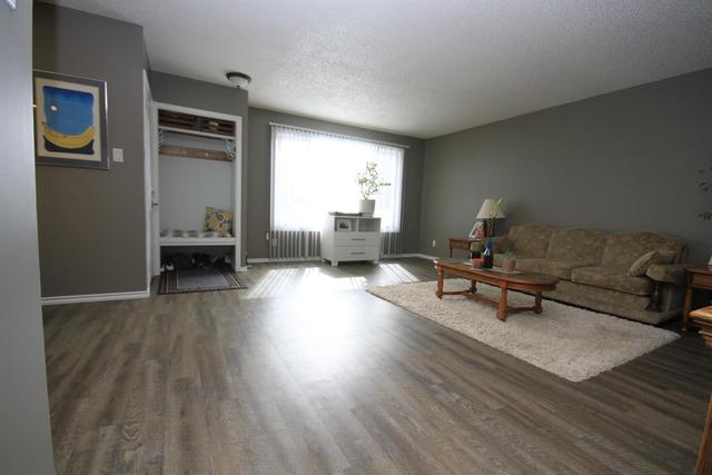 5317 42 Avenue, House detached with 4 bedrooms, 2 bathrooms and 5 parking in Taber MD AB | Image 5