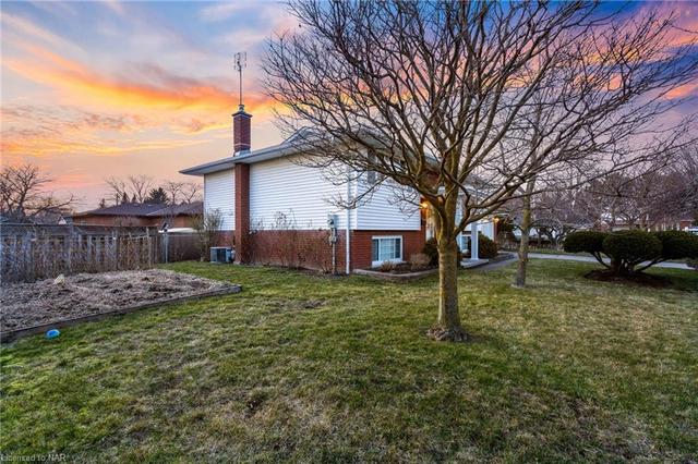 9 Pioneer Court, House detached with 3 bedrooms, 2 bathrooms and 3 parking in St. Catharines ON | Image 17