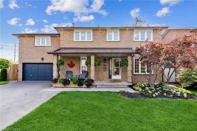 42 Cotswold Court, House detached with 5 bedrooms, 2 bathrooms and 6 parking in Halton Hills ON | Image 2