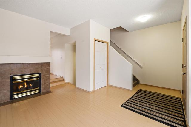 52 Shawbrooke Court Sw, Home with 3 bedrooms, 1 bathrooms and 2 parking in Calgary AB | Image 6