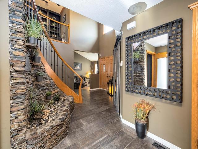 916 Woodbine Boulevard Sw, House detached with 3 bedrooms, 3 bathrooms and 5 parking in Calgary AB | Image 3