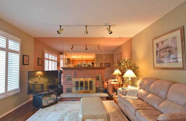 20 Mowat Crt, House detached with 4 bedrooms, 4 bathrooms and 8 parking in Brampton ON | Image 11