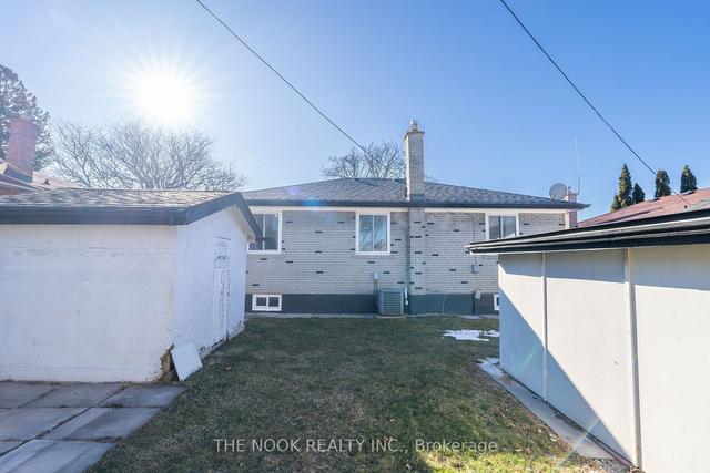 632 Shakespeare Ave, House detached with 3 bedrooms, 2 bathrooms and 4 parking in Oshawa ON | Image 35