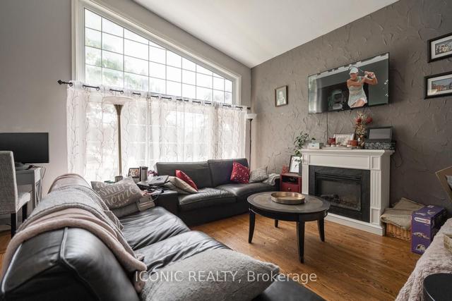 59 Henley Cres, House detached with 3 bedrooms, 2 bathrooms and 5 parking in Toronto ON | Image 26