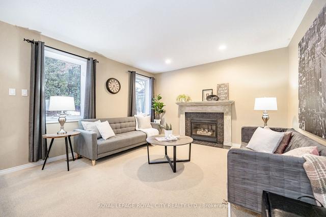42 Peartree Cres, House detached with 3 bedrooms, 4 bathrooms and 6 parking in Guelph ON | Image 3