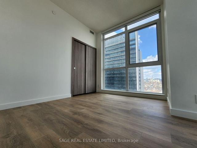 2201 - 38 Widmer St, Condo with 2 bedrooms, 1 bathrooms and 0 parking in Toronto ON | Image 6
