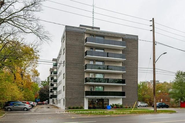 604 - 2411 New St, Condo with 1 bedrooms, 1 bathrooms and 1 parking in Burlington ON | Image 1