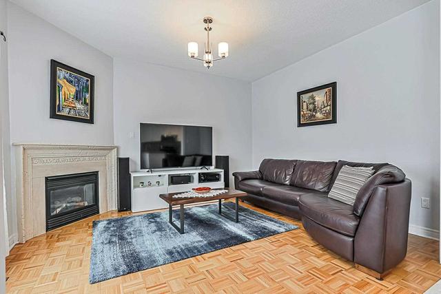 120 Manorheights St, House detached with 4 bedrooms, 3 bathrooms and 6 parking in Richmond Hill ON | Image 4