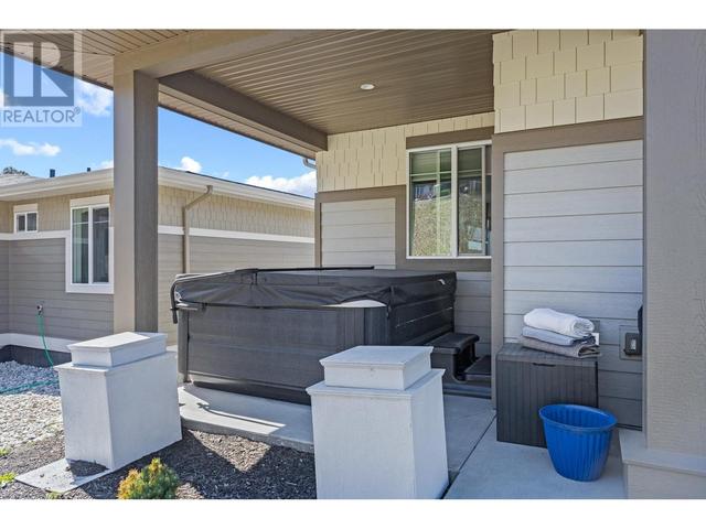 1575 Summer Crescent, House detached with 3 bedrooms, 3 bathrooms and 4 parking in Kelowna BC | Image 3