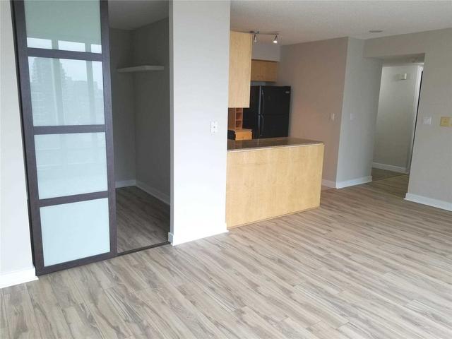 1803 - 381 Front St W, Condo with 2 bedrooms, 2 bathrooms and 1 parking in Toronto ON | Image 6