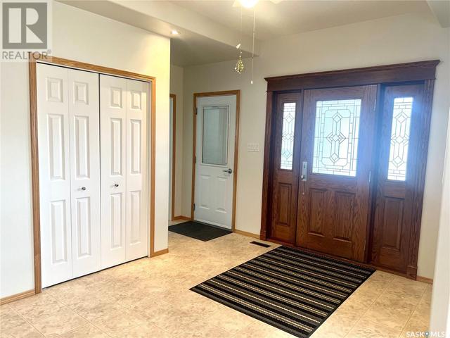 1005 2nd Avenue, House detached with 4 bedrooms, 3 bathrooms and null parking in Swift Current SK | Image 2