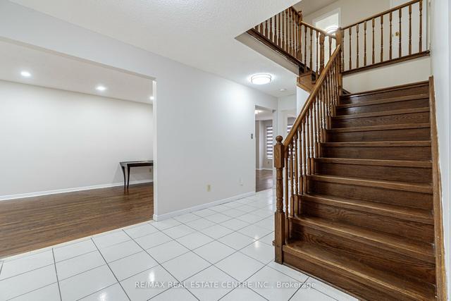 28 Burnhope Dr, House detached with 4 bedrooms, 3 bathrooms and 3 parking in Brampton ON | Image 8