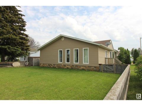 9703 100 St, House detached with 2 bedrooms, 1 bathrooms and null parking in Westlock AB | Card Image