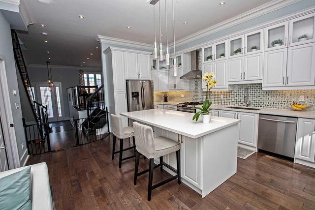 895 Cosburn Ave, House detached with 4 bedrooms, 4 bathrooms and 2 parking in Toronto ON | Image 5