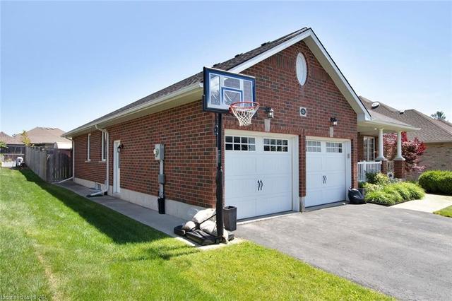 18 Vanevery Way, House detached with 4 bedrooms, 3 bathrooms and 6 parking in Stratford ON | Image 7