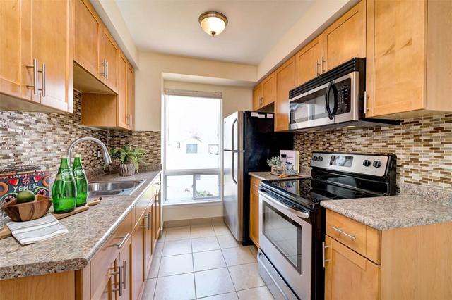809 Finley Ave, Condo with 3 bedrooms, 2 bathrooms and 2 parking in Ajax ON | Image 4