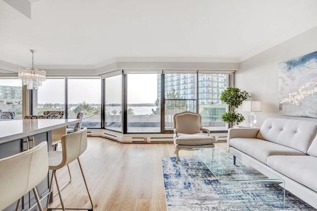 912 - 55 Harbour Sq, Condo with 2 bedrooms, 2 bathrooms and 2 parking in Toronto ON | Image 12