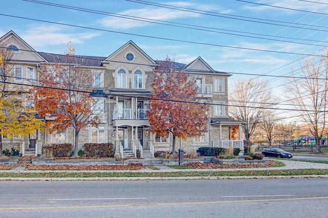 128 Park St E, Townhouse with 3 bedrooms, 4 bathrooms and 3 parking in Mississauga ON | Image 1