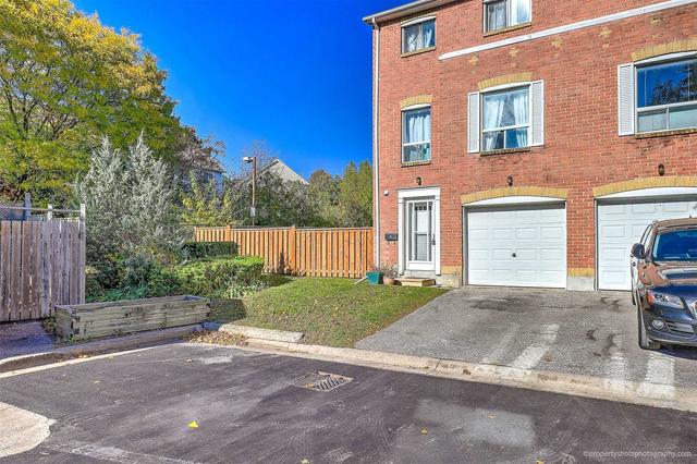 2 - 200 Murison Blvd, Townhouse with 3 bedrooms, 2 bathrooms and 2 parking in Toronto ON | Image 18