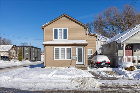 4711 Morrison Street, House detached with 3 bedrooms, 2 bathrooms and 2 parking in Niagara Falls ON | Card Image