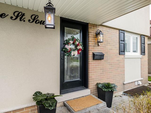 67 Centre St S, House detached with 4 bedrooms, 3 bathrooms and 5 parking in Brampton ON | Image 23