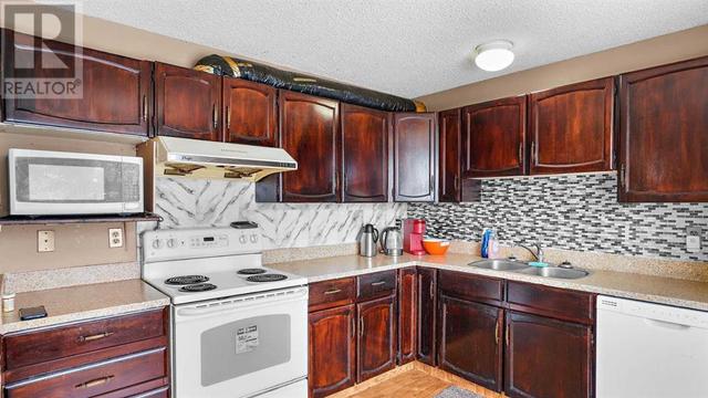 300 Berwick Drive Nw, House detached with 4 bedrooms, 1 bathrooms and 1 parking in Calgary AB | Image 13
