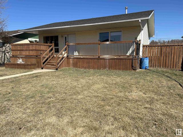 5408 48 Av, House detached with 3 bedrooms, 2 bathrooms and null parking in Redwater AB | Image 2