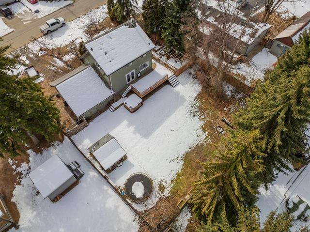 421 104th Street, House detached with 3 bedrooms, 3 bathrooms and null parking in Castlegar BC | Image 2