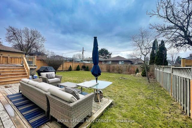66 Stapleton Dr, House detached with 3 bedrooms, 2 bathrooms and 3 parking in Toronto ON | Image 30