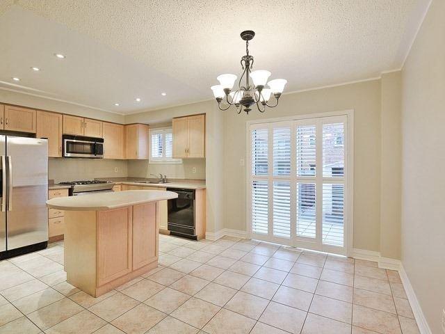 228 Kelso Cres, House attached with 3 bedrooms, 4 bathrooms and 3 parking in Vaughan ON | Image 7