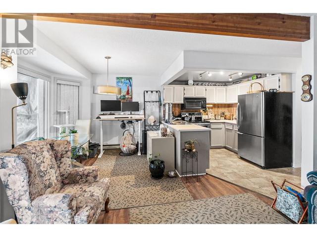 803 - 225 Clearview Road, House attached with 1 bedrooms, 2 bathrooms and 2 parking in Okanagan Similkameen I BC | Image 11