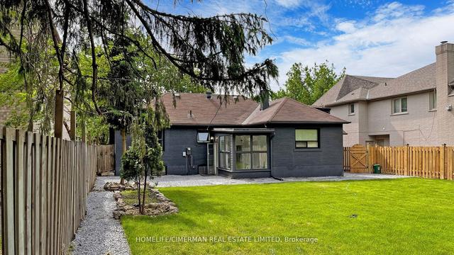 54 Cotswold Cres, House detached with 3 bedrooms, 2 bathrooms and 5 parking in Toronto ON | Image 31
