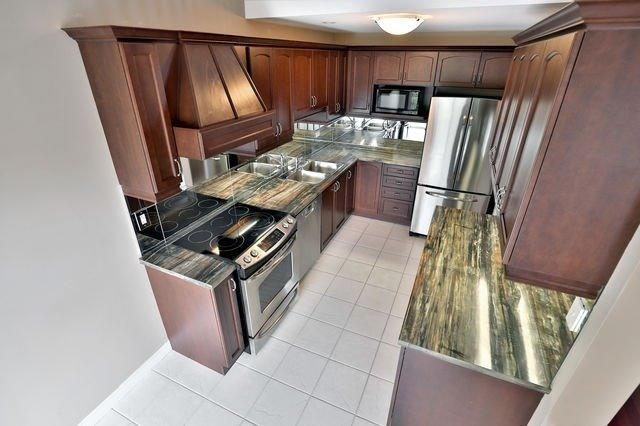 3 Tallforest Tr, Townhouse with 2 bedrooms, 3 bathrooms and 2 parking in Hamilton ON | Image 6