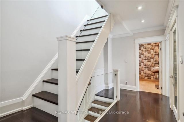 267 Beech Ave, House detached with 4 bedrooms, 5 bathrooms and 4 parking in Toronto ON | Image 2