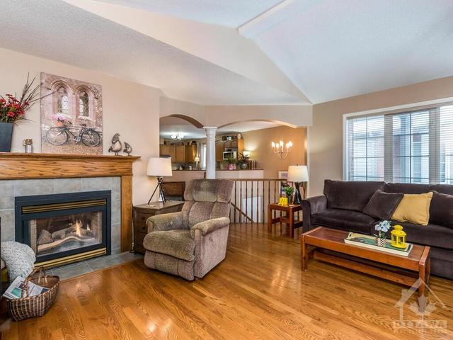 118 Castle Glen Crescent, Home with 3 bedrooms, 2 bathrooms and 6 parking in Ottawa ON | Image 6