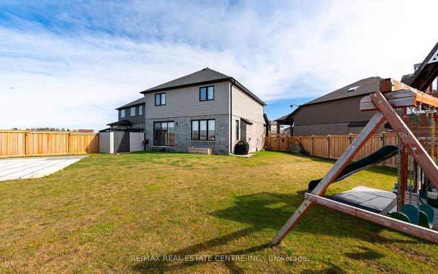 8 Sparrow Cres, House detached with 3 bedrooms, 3 bathrooms and 4 parking in Grand Valley ON | Image 35