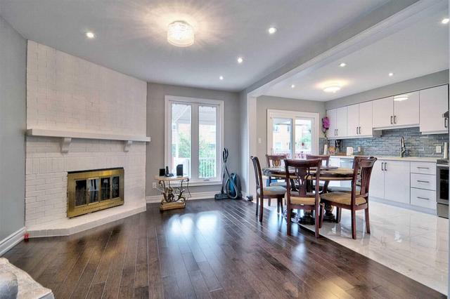 102 Tangmere Cres, House attached with 3 bedrooms, 4 bathrooms and 3 parking in Markham ON | Image 4
