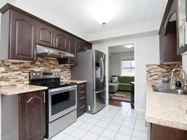 25 Murdoch Dr, House detached with 3 bedrooms, 3 bathrooms and 5 parking in Brampton ON | Image 6
