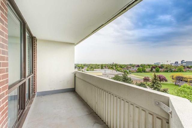 701 - 150 Neptune Dr, Condo with 3 bedrooms, 2 bathrooms and 1 parking in Toronto ON | Image 16