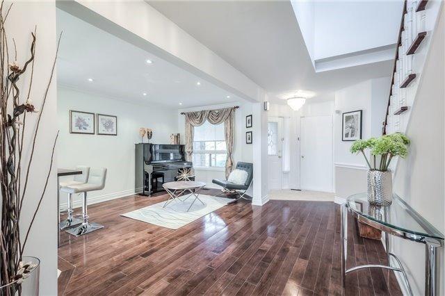 26 Marchwood Cres, House detached with 3 bedrooms, 3 bathrooms and 4 parking in Richmond Hill ON | Image 2