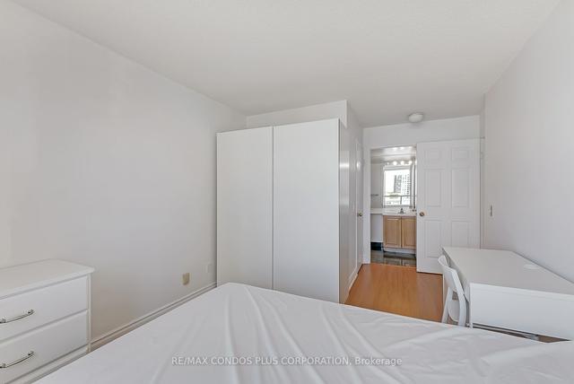 1202 - 238 Doris Ave, Condo with 2 bedrooms, 2 bathrooms and 1 parking in Toronto ON | Image 9