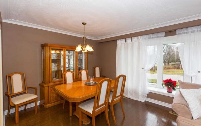 93 Lynnbrook Dr, House detached with 3 bedrooms, 2 bathrooms and 5 parking in Toronto ON | Image 19