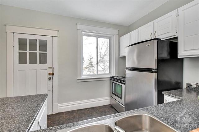 500 Parkdale Avenue, Home with 3 bedrooms, 2 bathrooms and 1 parking in Ottawa ON | Image 10